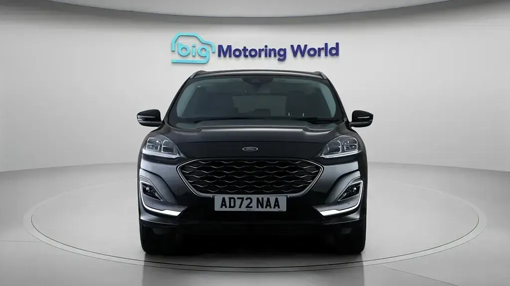 Second-hand Ford Kuga Vignale 225 CP (165 kW) 2023 Negru SUV