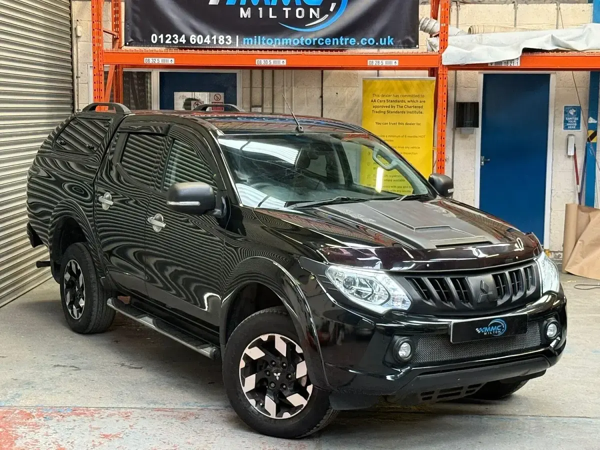 Used Mitsubishi L200 2016 Black Pickup