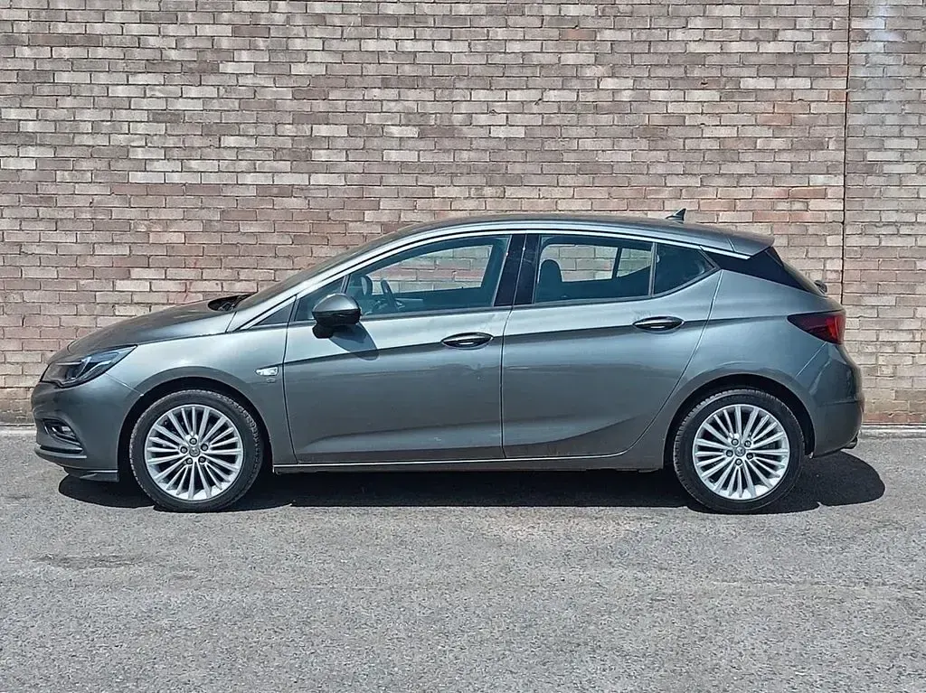 Used Vauxhall Astra Elite 200 HP (147 kW) 2018 Grey Hatchback