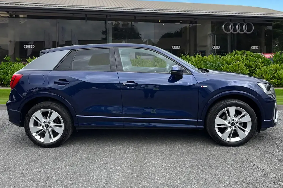 Used Audi Q2 S-Line 110 HP (80 kW) 2023 Blue SUV