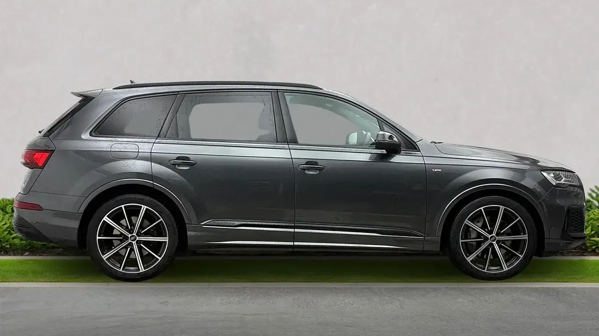 Used Audi Q7 Black Edition 340 HP (250 kW) 2023 Grey SUV