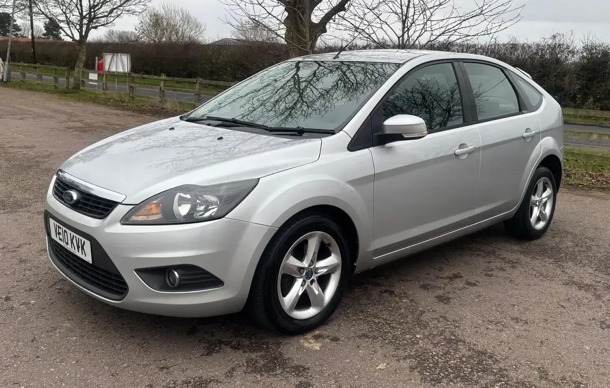 Used Ford Focus Zetec 110 HP (80 kW) 2010 Silver Hatchback