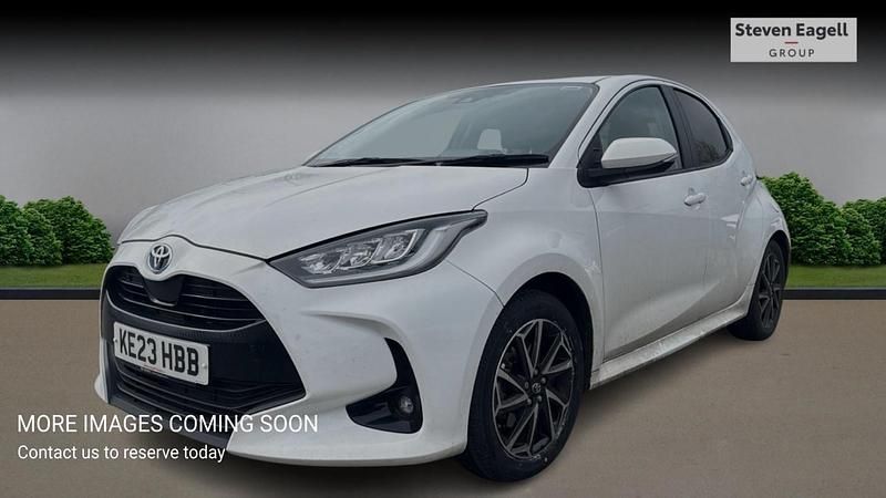 Used Toyota Yaris Hybrid Design 2023 White Hatchback