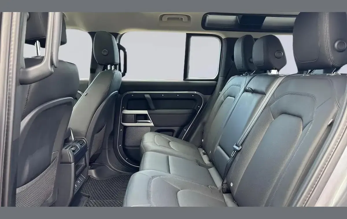 Used Land Rover Defender SE 245 HP (180 kW) 2024 Grey SUV