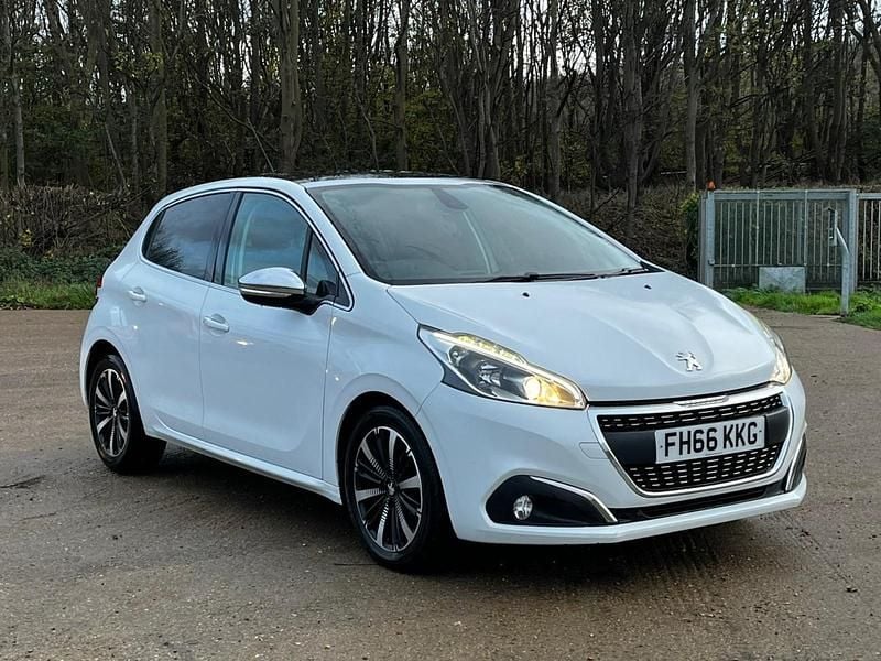 White Used 2016 Peugeot 208 Allure Premium Hatchback | £4,795 (Super price) - Image 1/4