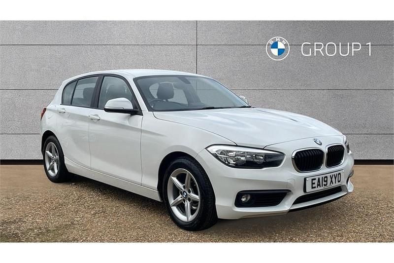 Used BMW 118 Comfort Edition 136 HP (100 kW) 2019 White Hatchback