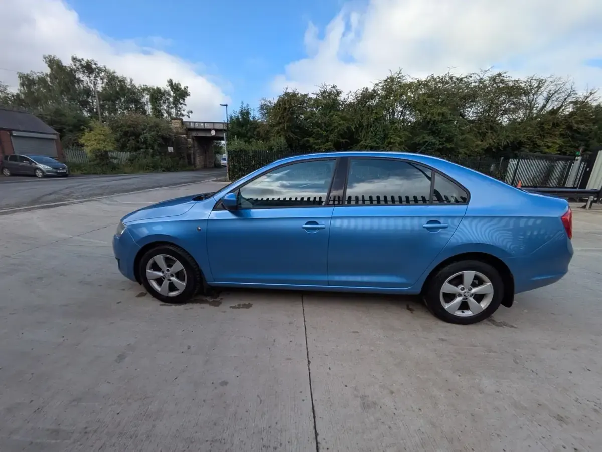 Usado Skoda Rapid SE 2014 Azul Citadino