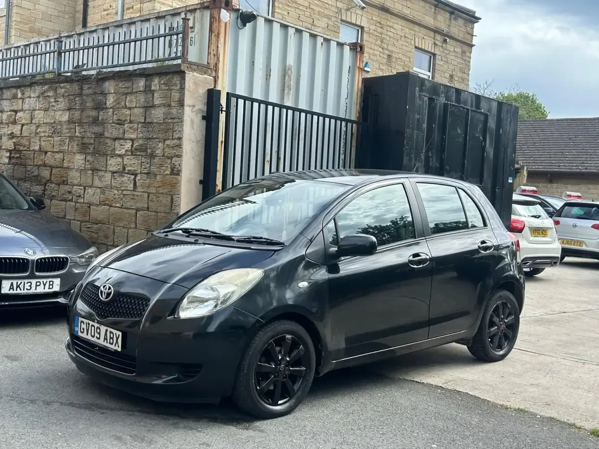 Used Toyota Yaris 101 HP (74 kW) 2009 Black Hatchback