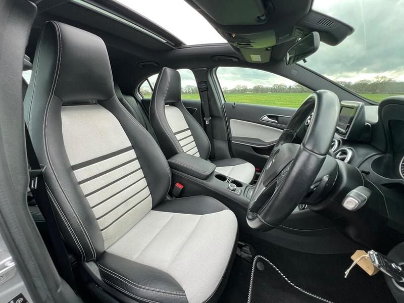 Used Mercedes A180 SE 109 HP (80 kW) 2014 Silver Hatchback