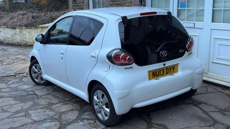 Used Toyota Aygo 2013 White Hatchback