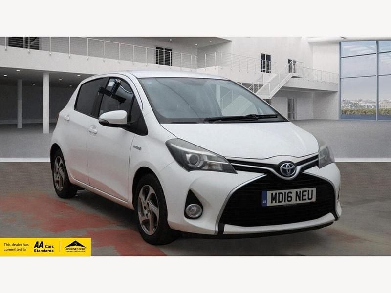 Used Toyota Yaris Hybrid 2016 White Hatchback