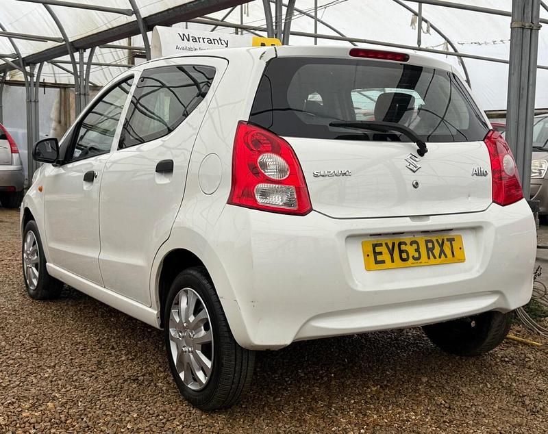 Used Suzuki Alto 68 HP (50 kW) 2013 White Hatchback