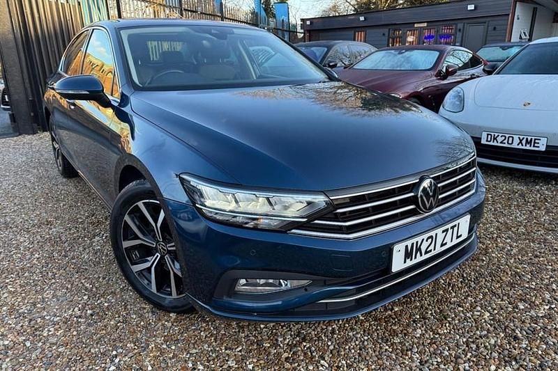 Used VW Passat SEL 150 HP (110 kW) 2021 Blue Sedan