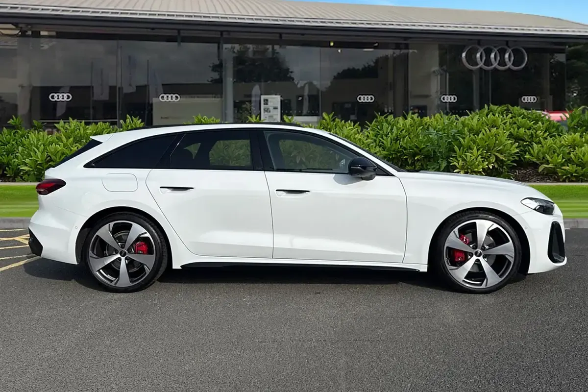 Usado Audi A5 Design 150 HP (110 kW) 2025 Branco Carrinha