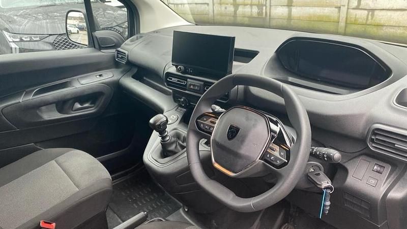 Used Peugeot Partner S 101 HP (74 kW) 2024 Grey MPV