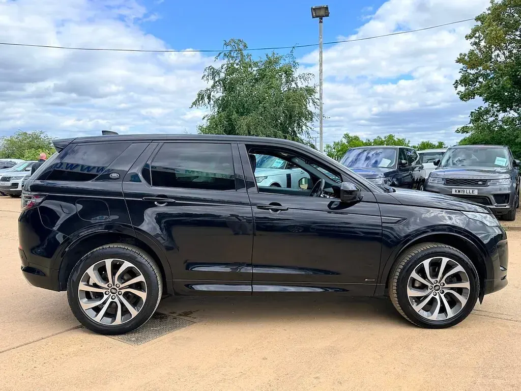 Used Land Rover Discovery Sport SE Dynamic 180 HP (132 kW) 2019 Black SUV