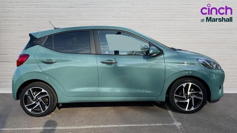 Used Hyundai i10 Premium 79 HP (58 kW) 2024 Green Hatchback