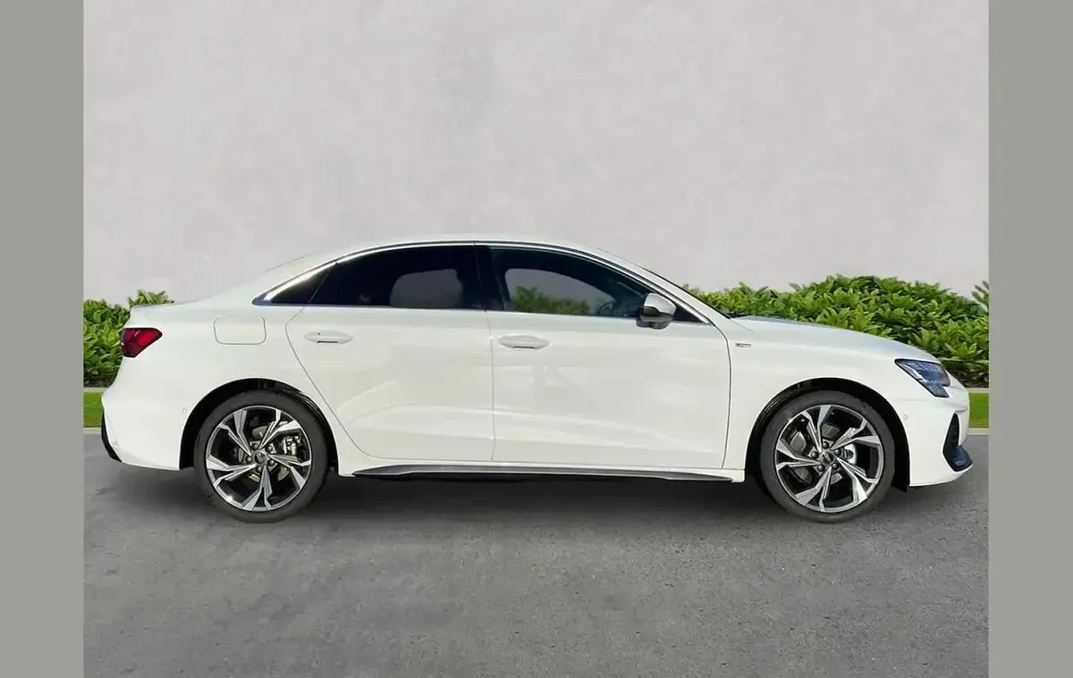 Begagnad Audi A3 S-Line 147 HK (108 kW) 2025 Vit Sedan