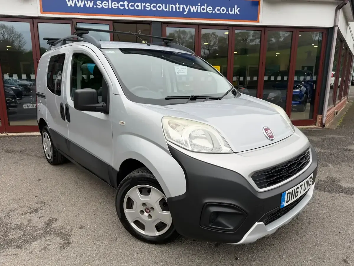 Usado Fiat Fiorino 95 HP (69 kW) 2017 Cinzento Monovolume