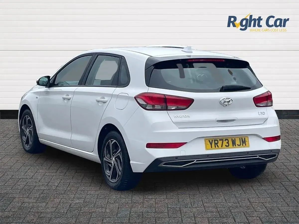 Used Hyundai i30 SE 120 HP (88 kW) 2023 White Hatchback