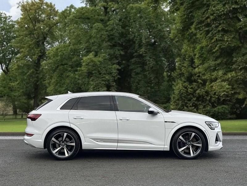Used Audi e-tron Comfort 369 kW (503 HP) 2022 White SUV