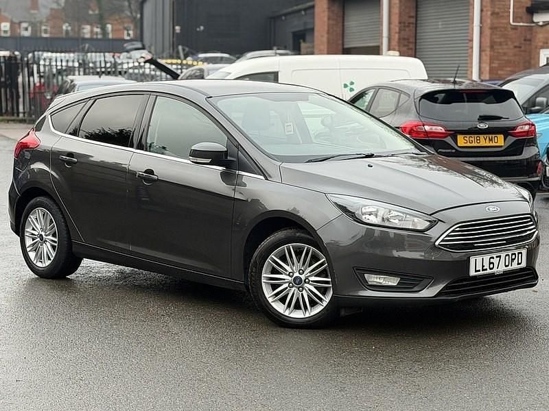 Used Ford Focus Zetec 125 HP (91 kW) 2018 Grey Hatchback