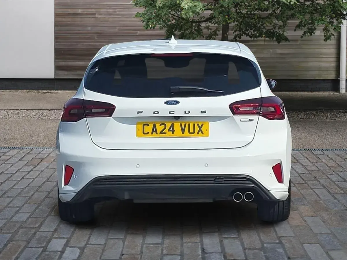 Used Ford Focus ST-Line X 125 HP (91 kW) 2024 White Hatchback