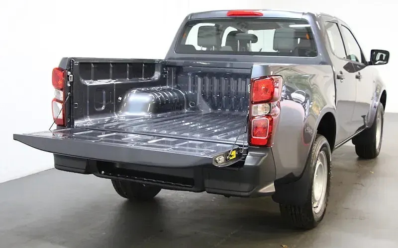 Used Isuzu D-Max 165 HP (121 kW) 2024 Cabriolet
