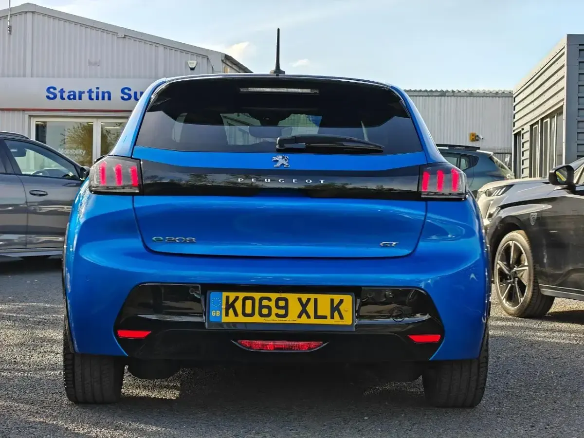 Second-hand Peugeot e-208 GT 98 kW (134 CP) 2020 Albastru Hatchback