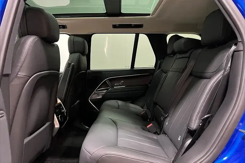 Used Land Rover Range Rover SE 394 HP (289 kW) 2024 Blue SUV