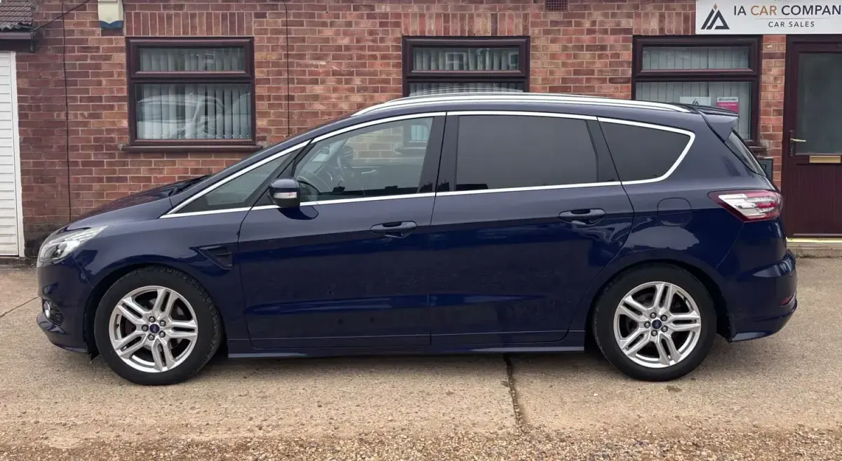 Begagnad Ford S-MAX Sport 150 HK (110 kW) 2016 Blå Minibuss