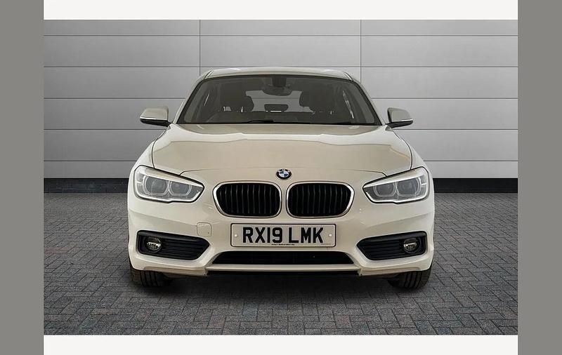 Used BMW 116 Comfort Edition 116 HP (85 kW) 2019 White Hatchback
