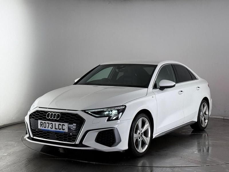 Begagnad Audi A3 S-Line 2023 Vit Sedan