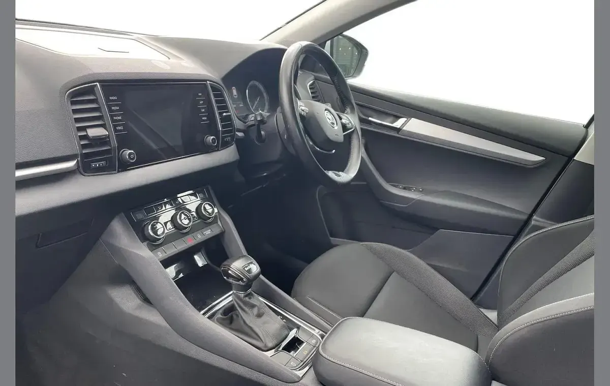 Used Skoda Karoq SE Drive 150 HP (110 kW) 2022 White SUV