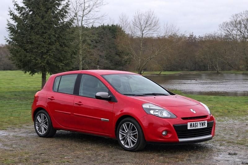 Used Renault Clio II Dynamique 2011 Red Hatchback