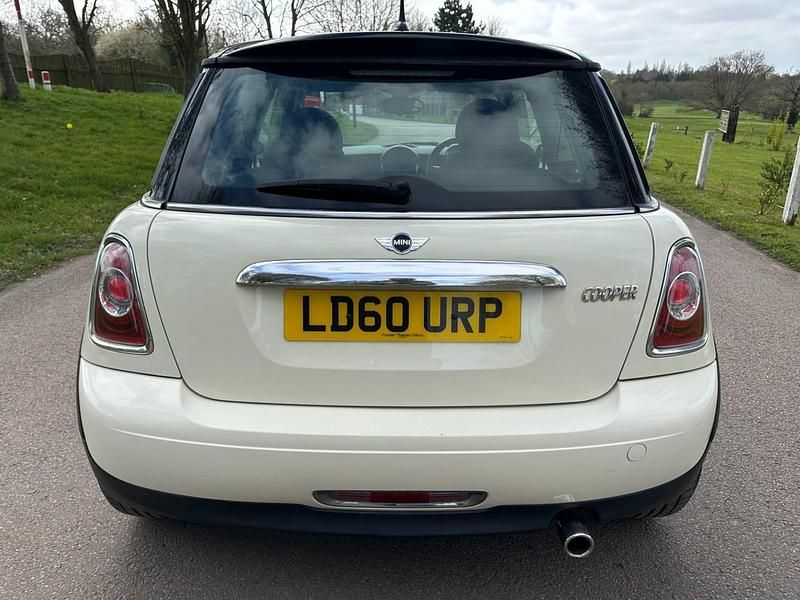 Used Mini Cooper Hatch 2010 White Hatchback