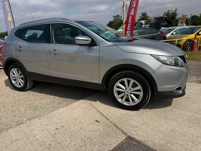 Used Nissan Qashqai Acenta 115 HP (84 kW) 2016 Silver SUV