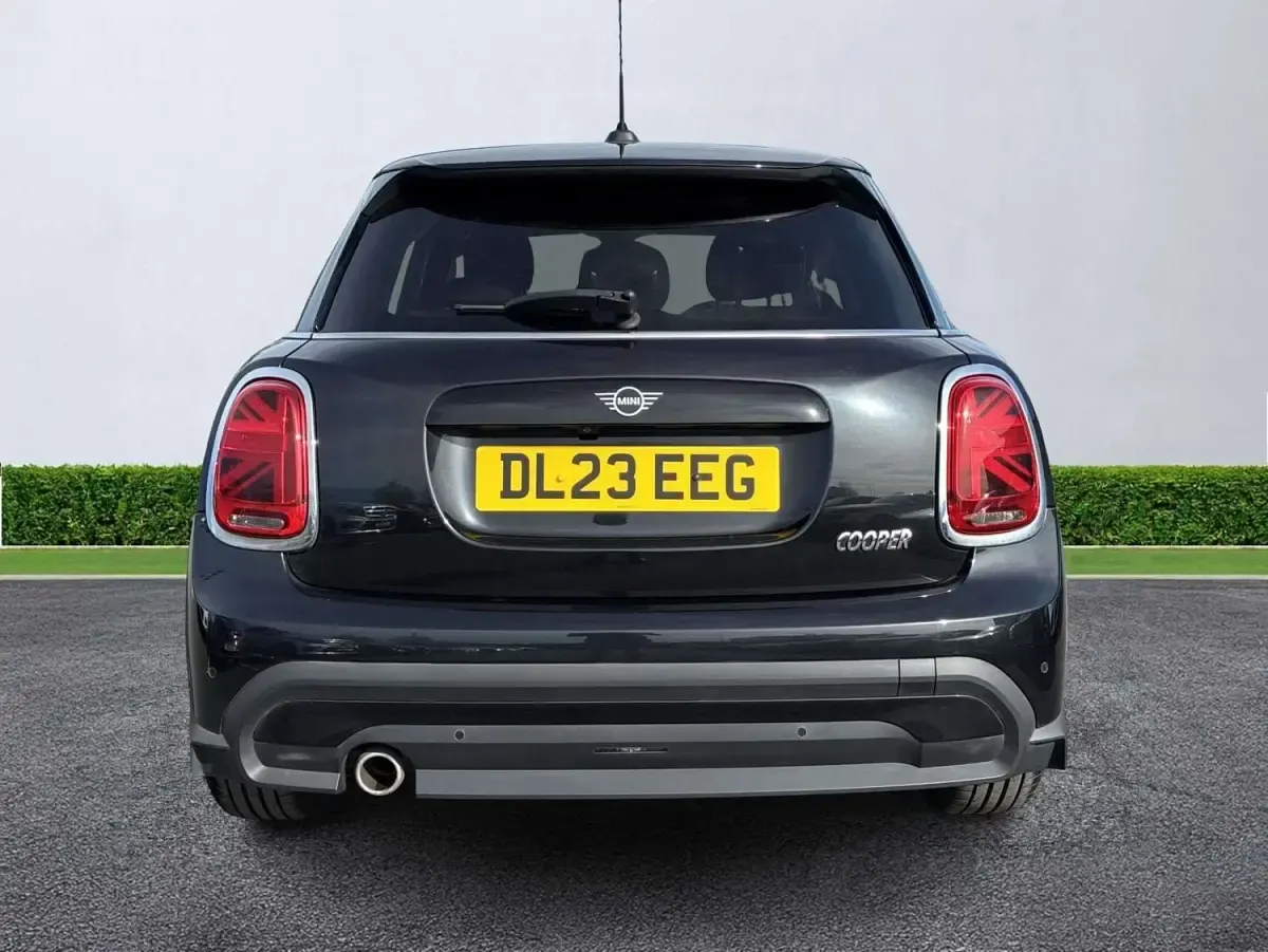 Używany Mini Cooper Classic 2023 Czarny Hatchback