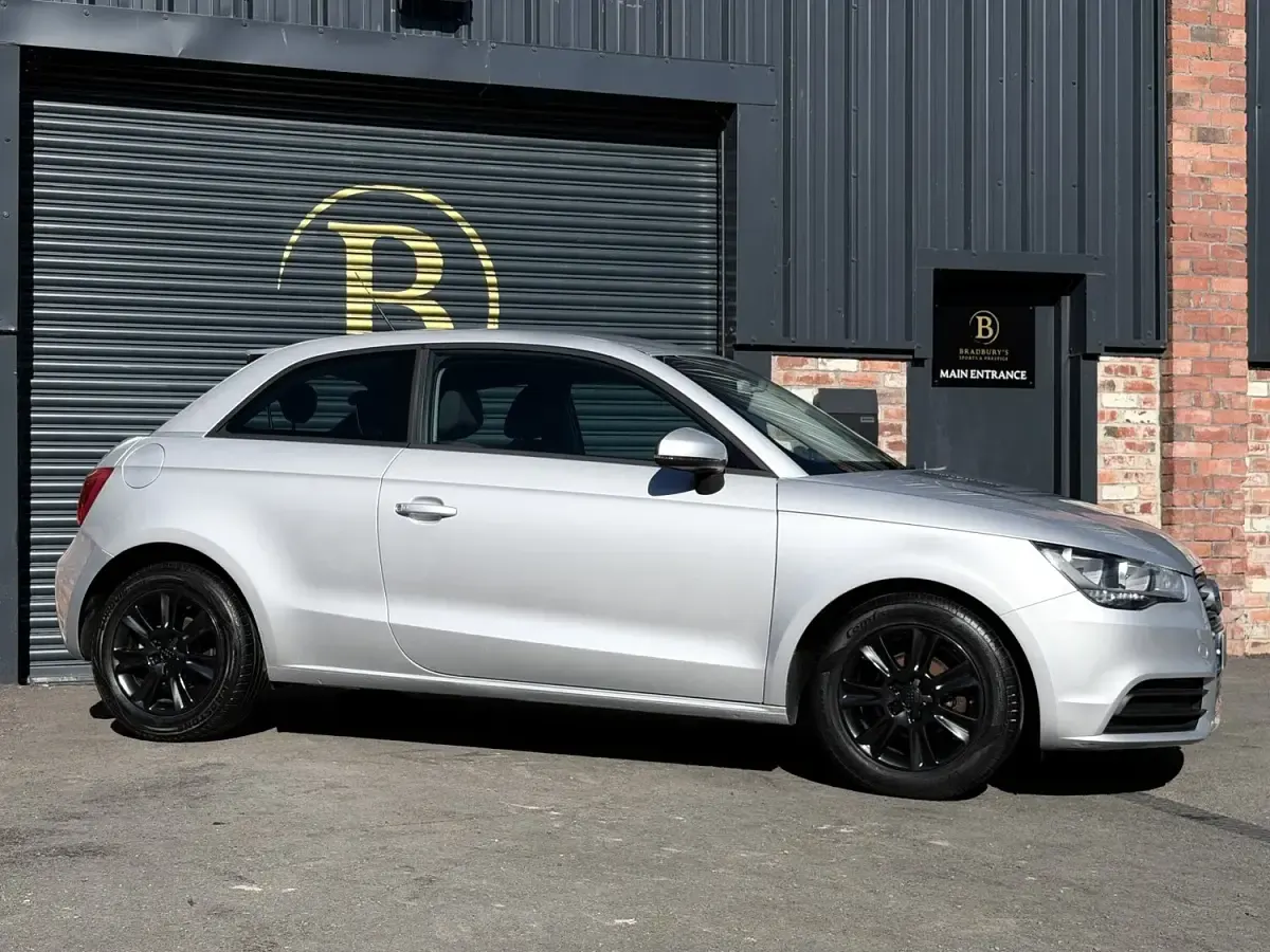 Used Audi A1 Prestige 86 HP (63 kW) 2011 Silver Hatchback