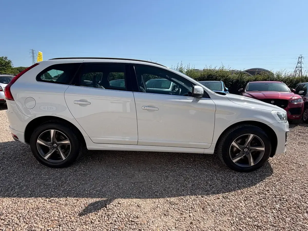 Used Volvo XC60 R-Design 190 HP (139 kW) 2016 White SUV