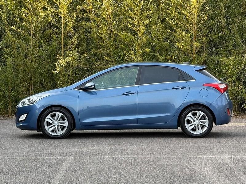 Used Hyundai i30 SE 120 HP (88 kW) 2016 Blue Hatchback