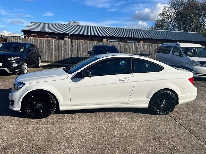 Used Mercedes C180 AMG 156 HP (114 kW) 2011 White Coupe