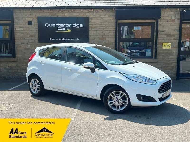 White Used 2015 Ford Fiesta Zetec Hatchback | £7,220 (Fair price) - Image 1/4
