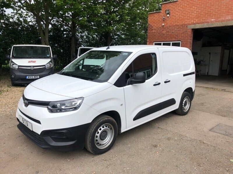 White Used 2021 Toyota Proace Active Van | £7,995 (Good price) - Image 1/4