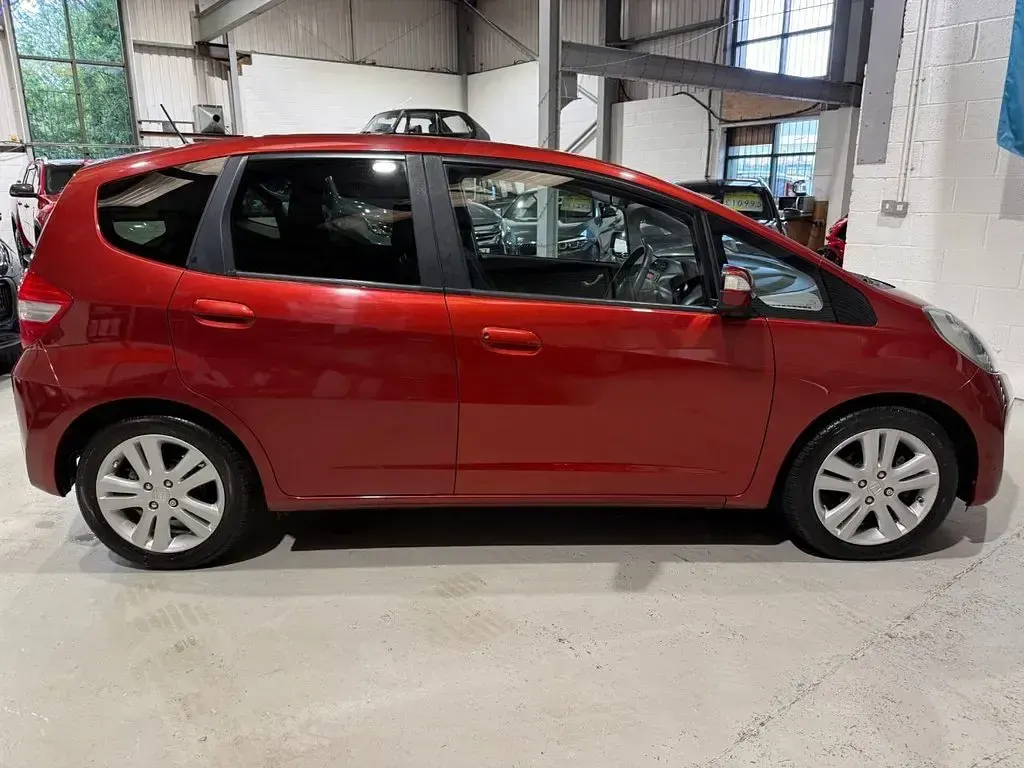 Used Honda Jazz ES 99 HP (72 kW) 2015 Red Hatchback