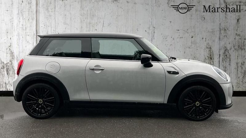 Used Mini Cooper S Level 2 135 kW (184 HP) 2022 White silver Hatchback