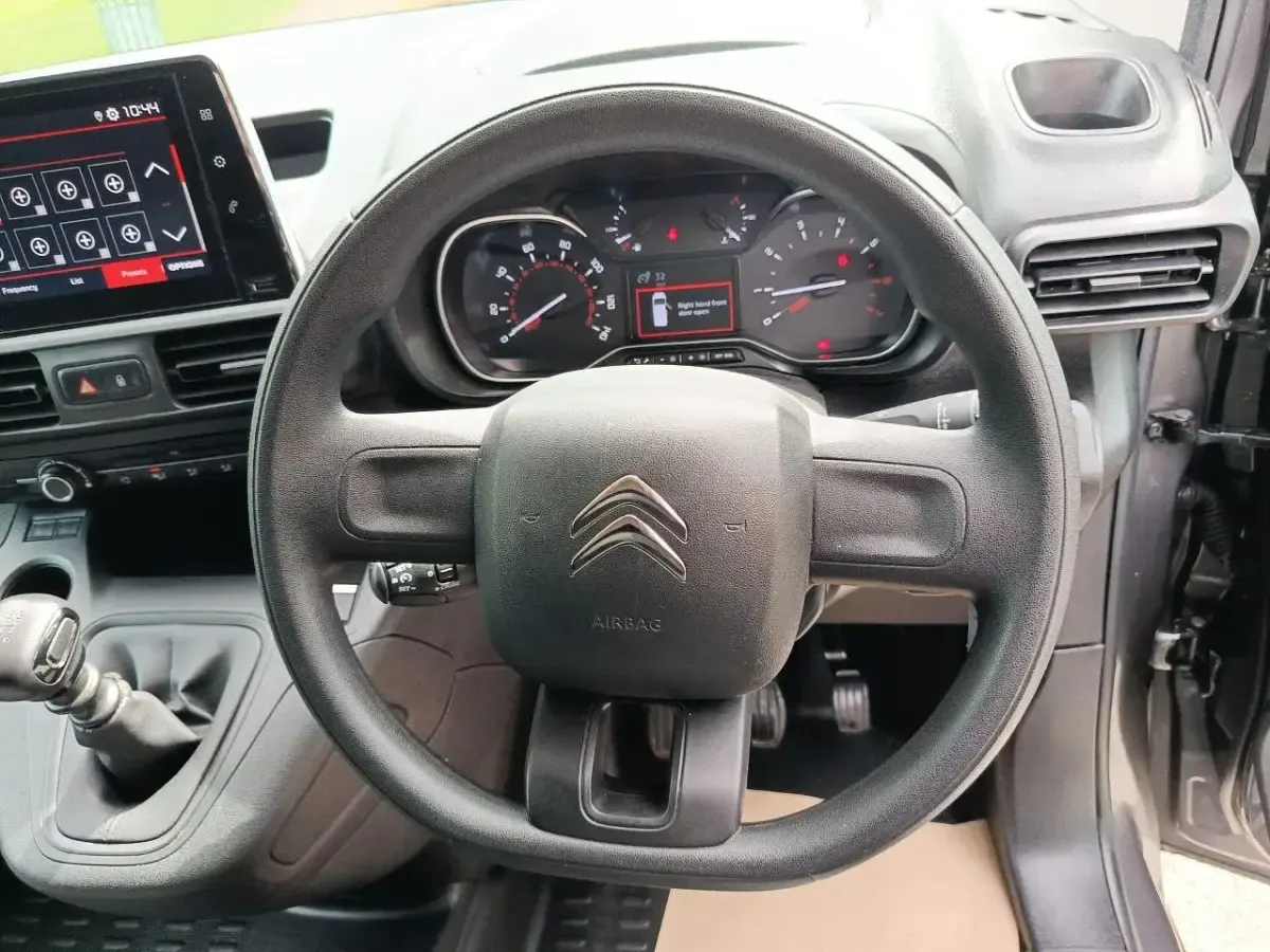 Used Citroën Berlingo 99 HP (72 kW) 2023 Grey MPV