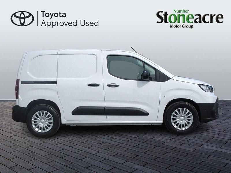 Used Toyota Proace 100 kW (136 HP) 2025 White MPV