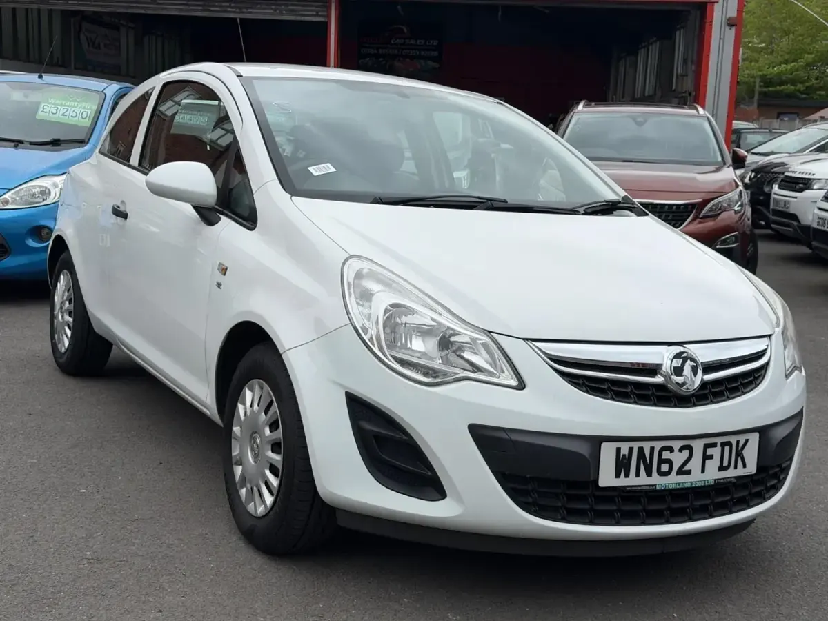 Second-hand Vauxhall Corsa S 2012 Alb Hatchback