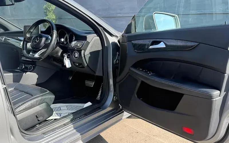 Used Mercedes CLS220 AMG line 177 HP (130 kW) 2015 Silver Coupe